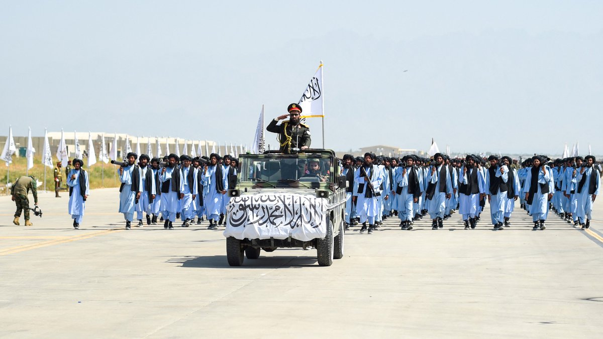 Currentreport1's tweet photo. BREAKING:

Taliban reject US threats to retake Bagram, warning any attempt to re-establish foreign forces will meet stiff resistance.

Afghan defence minister says 'if you want bases, we are ready to fight you for another 20 years' https://t.co/R0nuyv2rpm