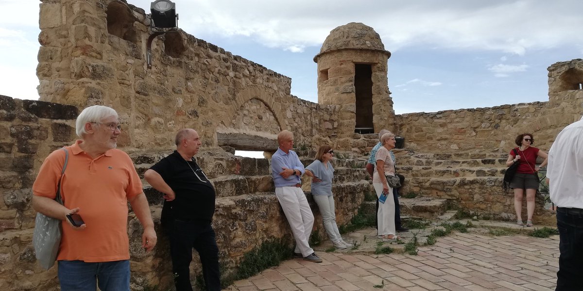 A #Benabarri les companys del <a href="/CECERIb/">CERIb</a> ens van mostrar i explicar les meravelles patrimonials de la població com el castell i la seva església 🕍