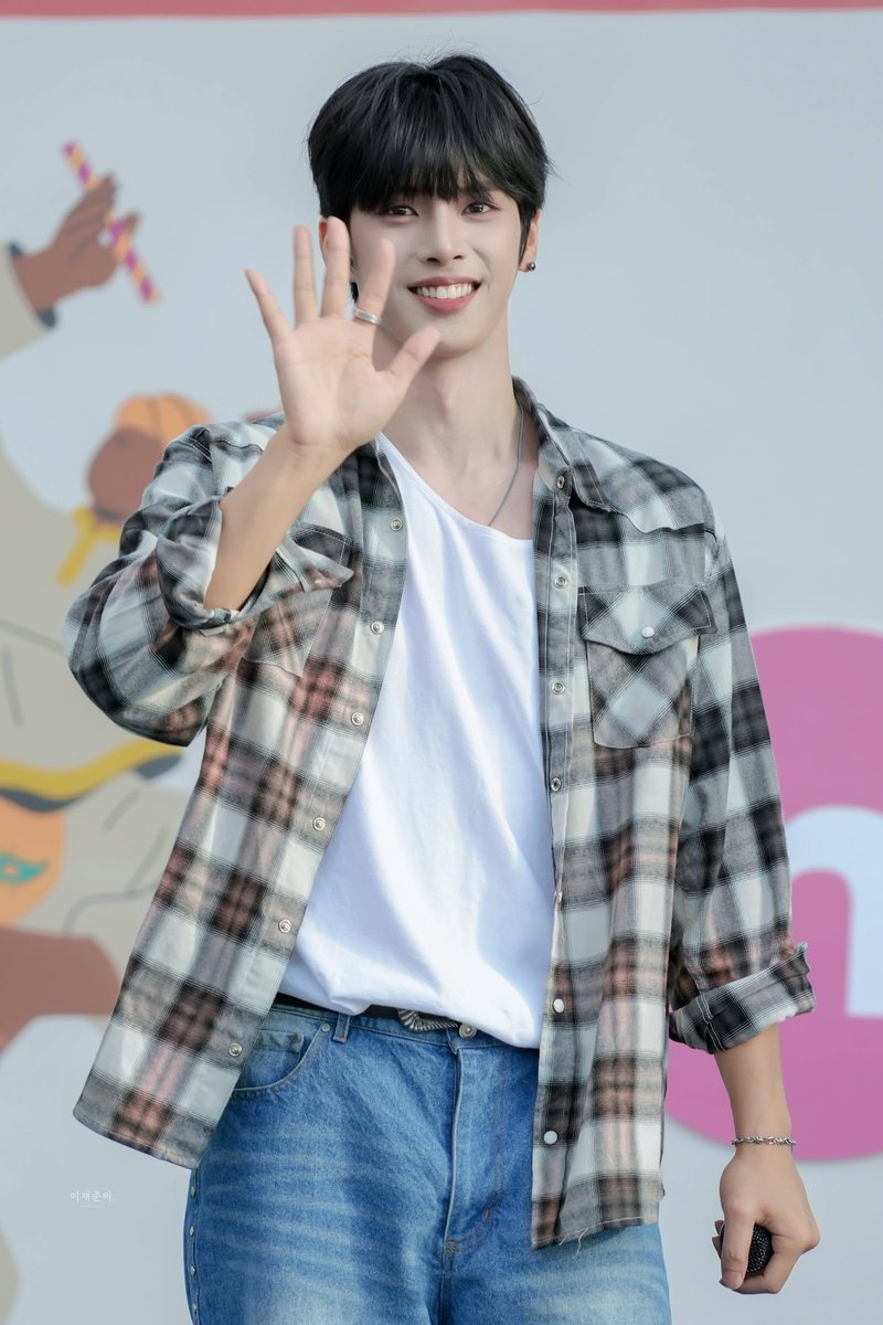 20250921
미쳤다🫠
#InAMinute #인어미닛 #이재준 #재준 #JAEJUN #햇살아_사랑해🌞