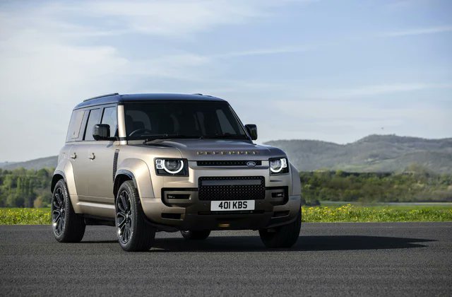 SteveCochran64's tweet photo. Land Rover "Defenders" are built in #Slovakia 🇸🇰. Slovakia buys Russian oil. Russia is killing defenceless  civilians in Ukraine. #LandRover @Defender https://t.co/9gFevaUQR6