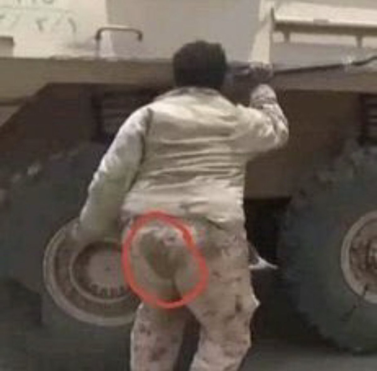 ياتهربين لاتعيش دور ان ليك لازمة وانت جلبت الباكستاني والسوداني لحماية خرقك في اليمن وتم الدعس عليك وعلى بلدك القذر