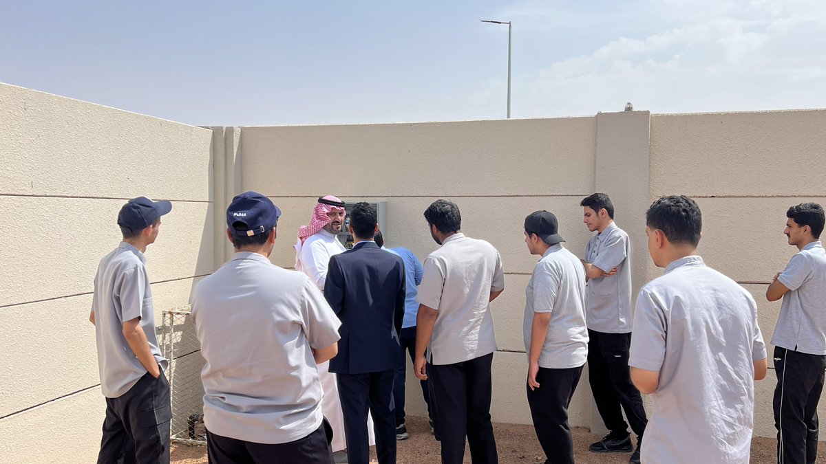 في اطار التعاون المشترك دعت جمعية الاسكان التنموي ببقعاء الكلية التقنية بقيادة الاستاذ عبدالمحسن السلمي للتعاون بين جمعية الاسكان و كلية التقنية لخدمة المستفيدين كل الشكر و التقدير لعميد الكلية خلف الشمري 
#وزارة_الاسكان_التنموي 
#الكلية_التقنية_ببقعاء