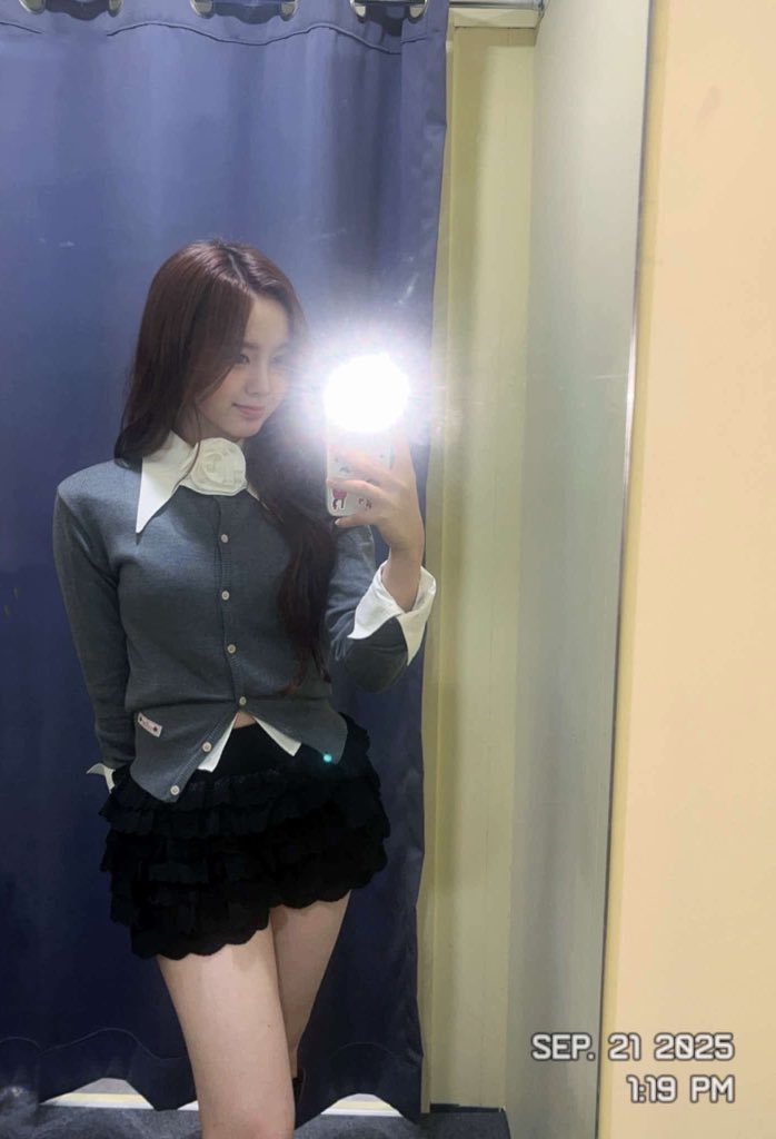 UNIS_offcl's tweet image. I love you ❤️🧡🤍💛

#UNIS #유니스 
#ELISIA #엘리시아