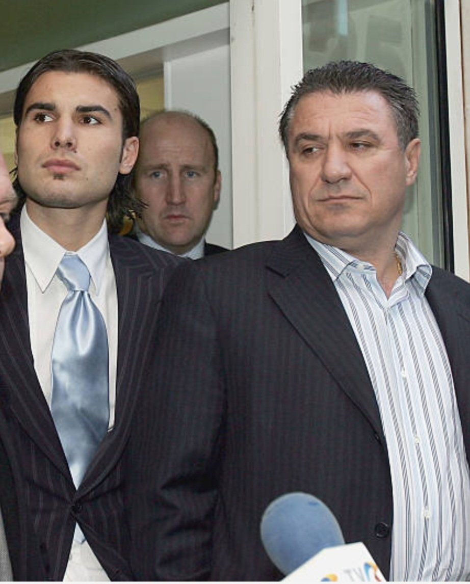 #Throwback 🗓 2003

🇷🇴 Adrian Mutu signs for Chelsea for €22.5m

💼 Deal done by his agent Giovanni Becali