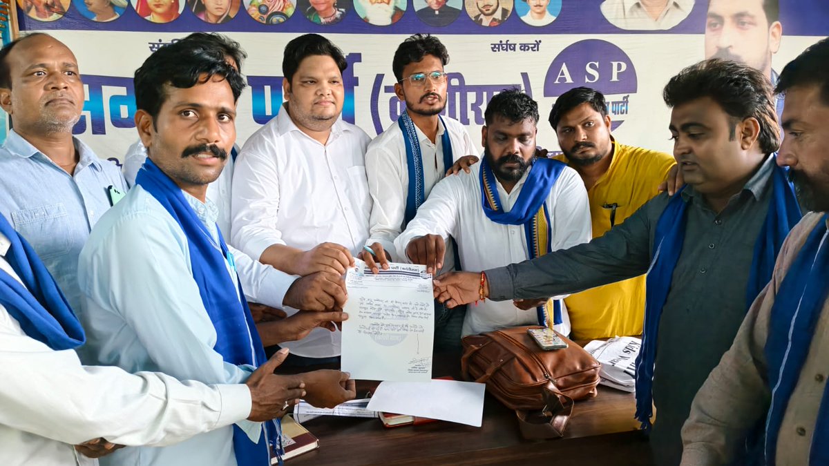 AdvAjayASP's tweet image. आज आजाद समाज पार्टी मंडल कार्यालय सहारनपुर पर एक मीटिंग का आयोजन किया गया जहां जिले में नए साथियों को पार्टी की जिम्मेदारी दी गई जिसमें सभी साथी पदाधिकारी मौजूद रहे!
@BhimArmyChief