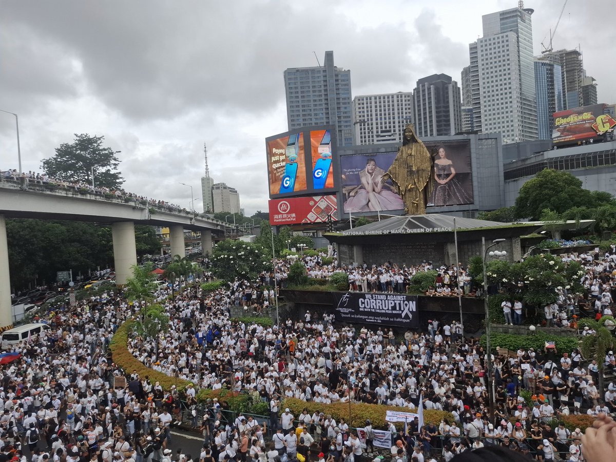 TRUTH AND JUSTICE' 

EDSA Shrine is filled with anti-corruption protesters on Sunday, Sept. 21. While there are different groups and advocacies, one call remained the same: jail the corrupt. | via <a href="/JPMangaluz/">Jean Mangaluz</a>