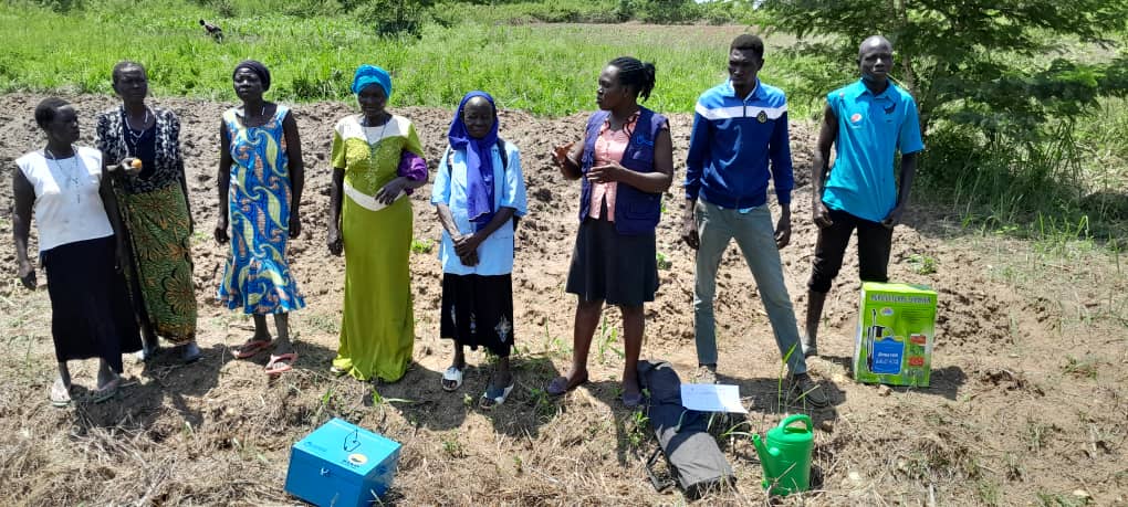 UgandaRiad's tweet photo. The self help groups under CHANCE project receiving their request at their demo side's in the four locations of Omugo zone, Ofua zone, Imvepi and hosting community successful received their items to boost their livelihood https://t.co/KEP9mxHKuJ