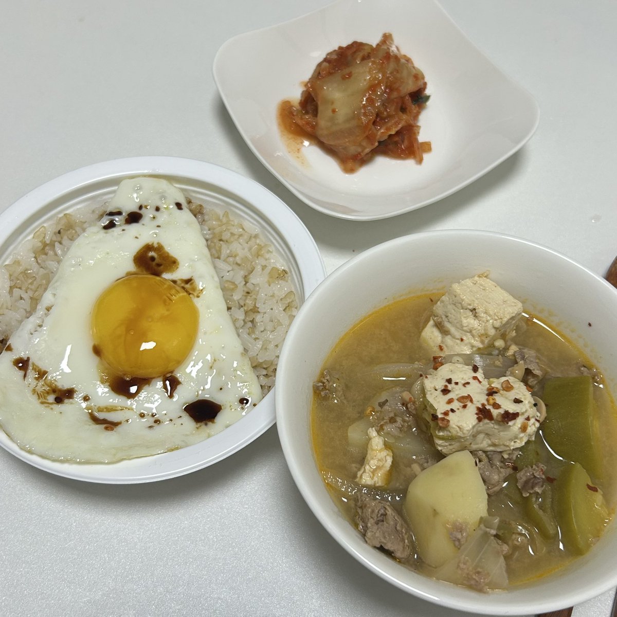 오랜만에 찌개? 국? 
끓엿어요
나쁘지않음