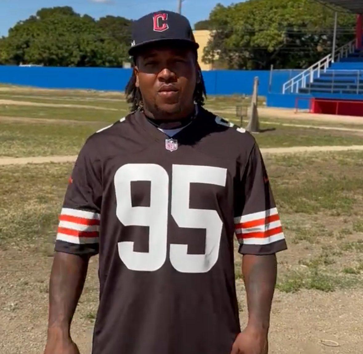 “We are getting brunch with my parents remember to dress nice”

The outfit: