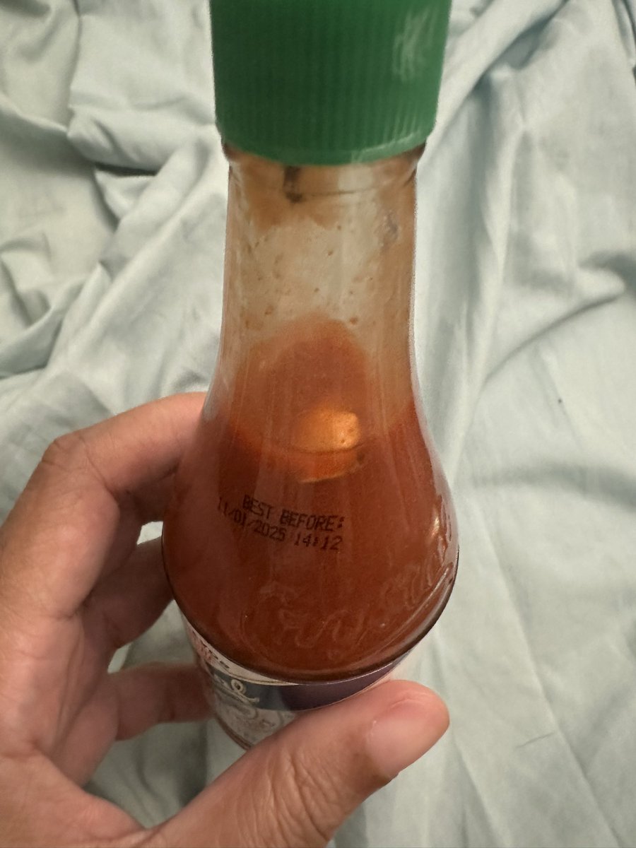 ardentLESS's tweet photo. @CrystalHotSauce Hey so I just took a bottle of your hot sauce out my pantry. Took the green wrapper off and immediately saw something was floating in it. I’ve never had trouble with your sauce before so I wanted to let you guys know to be careful because it was pretty gross 😬 https://t.co/LdnVXLr9AV