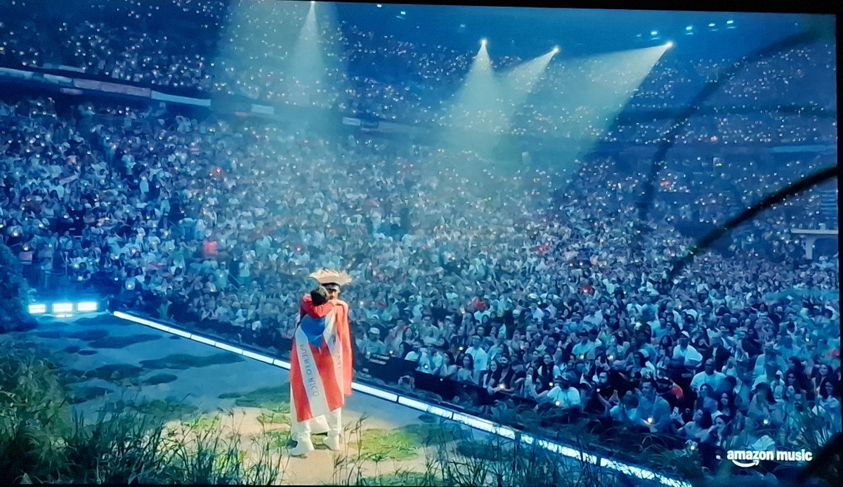 The21st_sun's tweet photo. Ya me dio la depresión post concierto 
Que buen concierto dió Bad Bunny para el mundo entero 🌎 
Definitivamente Rey 👑 lo amo 
#BadBunnyUnaMas #BadBunny https://t.co/YV03JRYw8Y