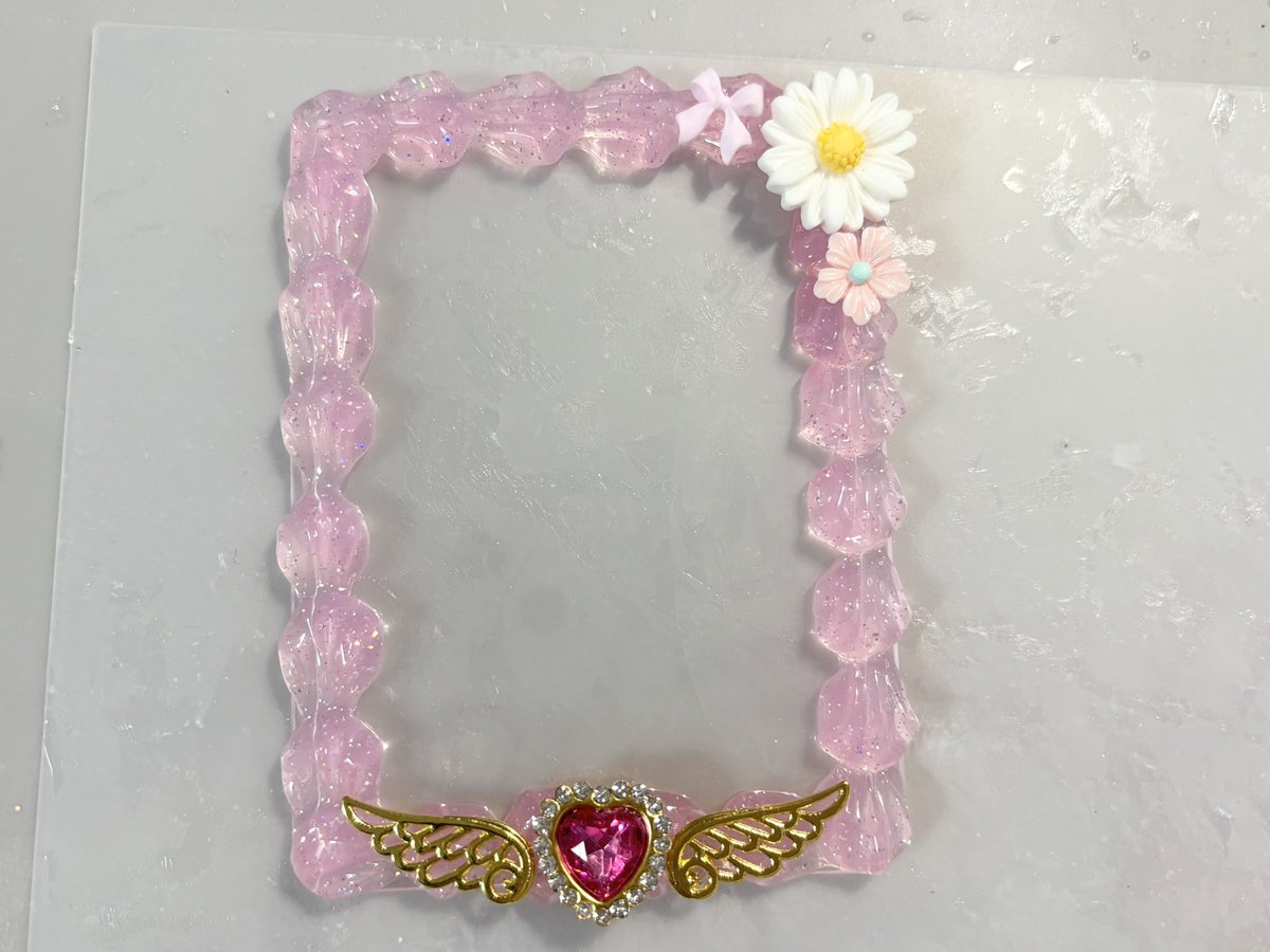 ange0kanon's tweet photo. 100均のホイップのりに着色してみたら鬼可愛くなった🫶
固まらなかったら笑うしかないけど😂 https://t.co/53Y7PRUCQT