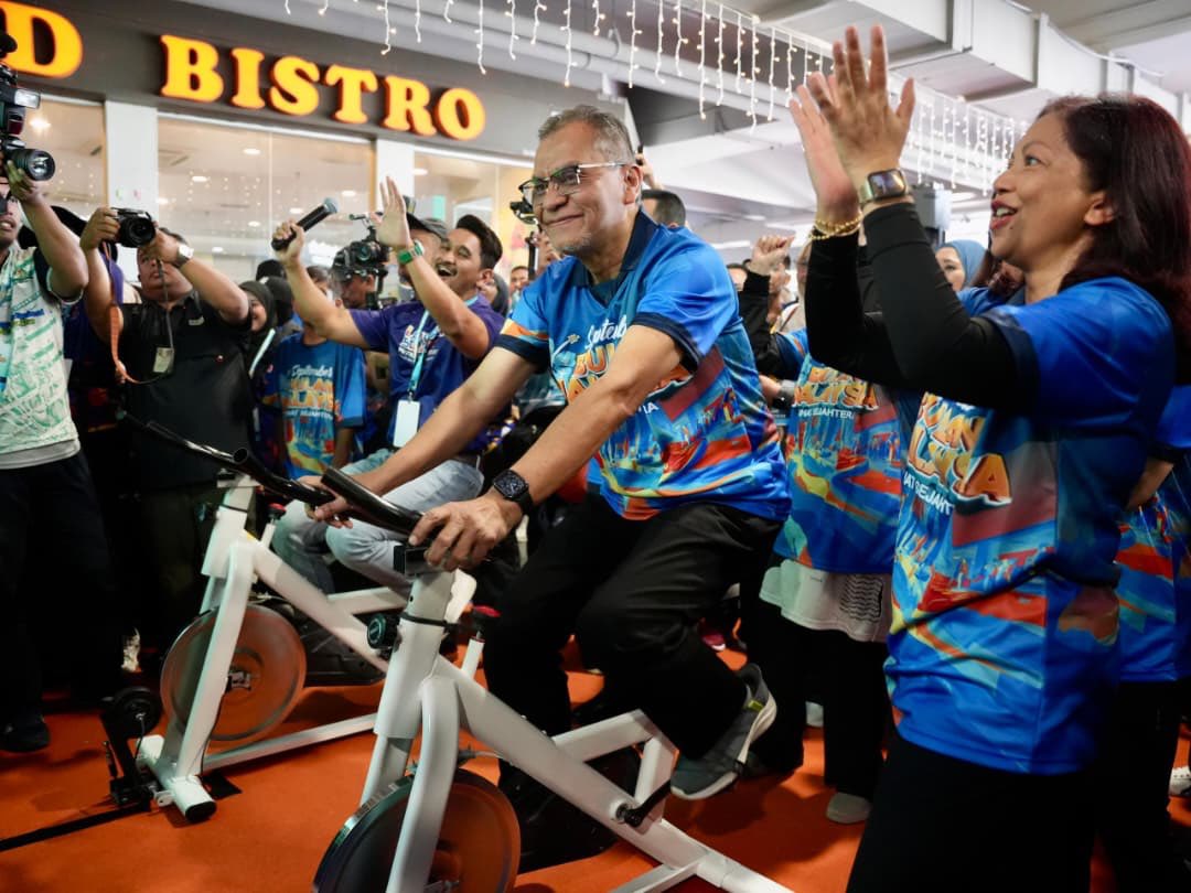 Salam 🇲🇾 MADANI ❤

Alhamdulillah, meriah menyempurnakan flag-off ‘Mall Walking Challenge’ - satu kelainan fungsi mall’ dan merasmikan Majlis Sambutan Bulan Malaysia Sihat Sejahtera (BMSS) 2025 di AEON AU2 Setiawangsa.

Bulan September bukan sekadar untuk BMSS, tetapi peringatan