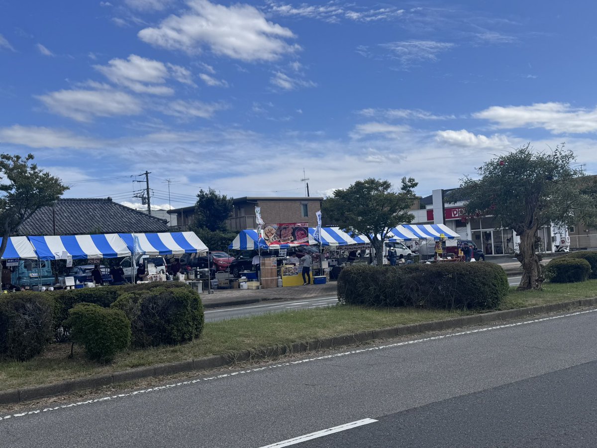 haikarabento's tweet photo. 本日これから（ 14時）から
『君津ふれあい祭り』が始まります。
沢山お店が出店しています。
皆様お誘い合わせの上お越しくださいませ！
#君津ふれあい祭り　#君津南口　#伝統の唐揚げ　#削りいちこ　#チャー玉串　#君津イベント https://t.co/Y5hjRrsouu