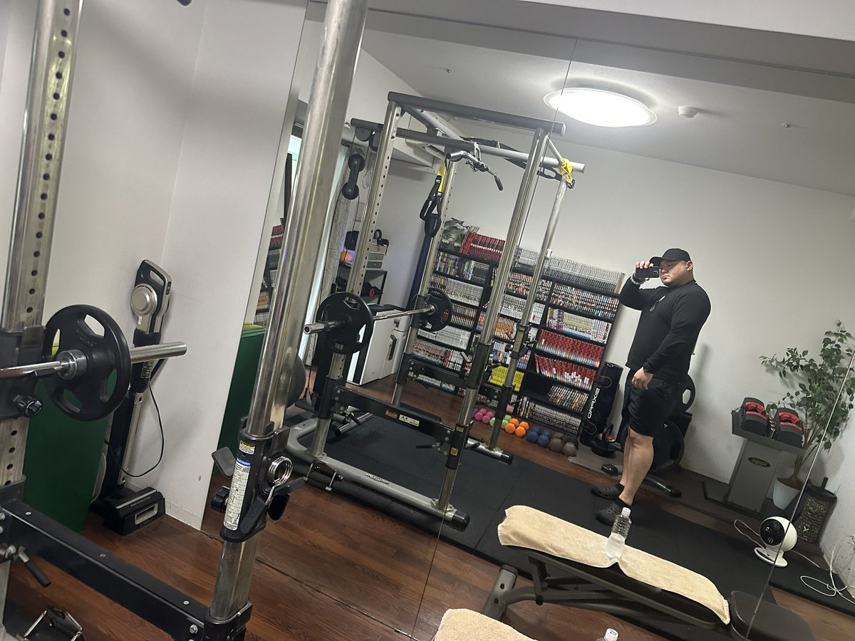 nagoya_trainer's tweet image. そんなこんなで本日もレッツパーソナル3名様✨
日曜日はお客様ではらっちゃってるので少なめ....
のらりくらりいきましょう〜
本日筋トレしている人、ブラボーー！👏
#名古屋
#パーソナルジム
#筋トレ
#筋肉
#筋トレ初心者
#筋トレ好きと繋がりたい