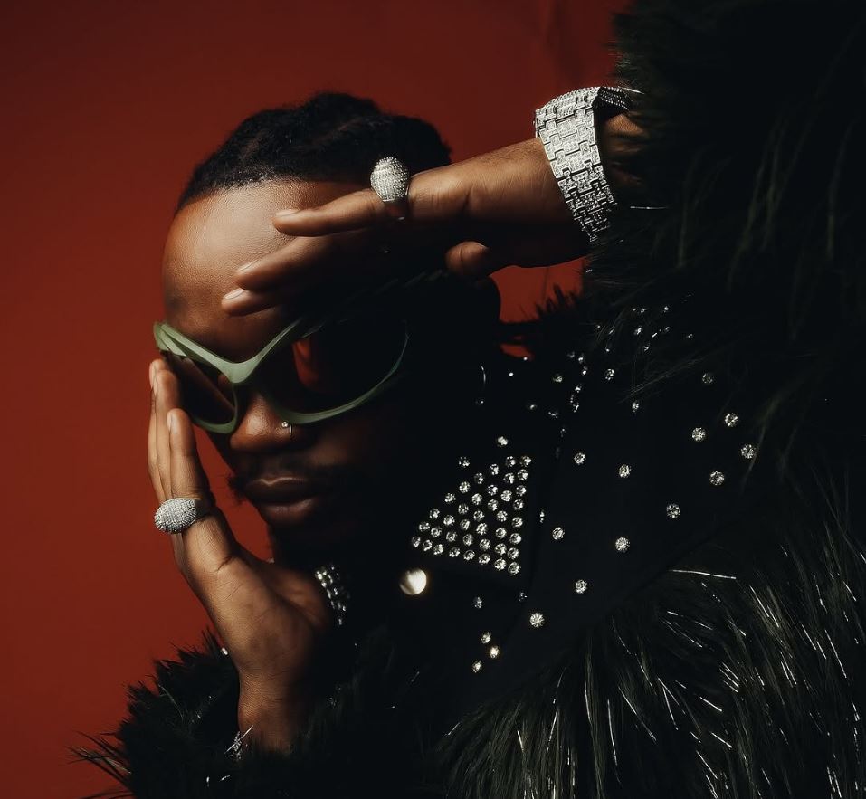 UKWELI USEMWE HATA KAMA HAMTAKI KUUSIKILIZA WAZEE 👊🏾

👉🏽Mkirudisha kumbukumbu nyuma na tena bila kutumia hisia mtagundua Sound ya Amapiano ilichangamkiwa sana na Wasanii wetu mara baada ya MARIOO kuifanya.

Balaa la "Mama Amina" simnalimbuka vizuri🤔

👇🏽👇🏽👇🏽