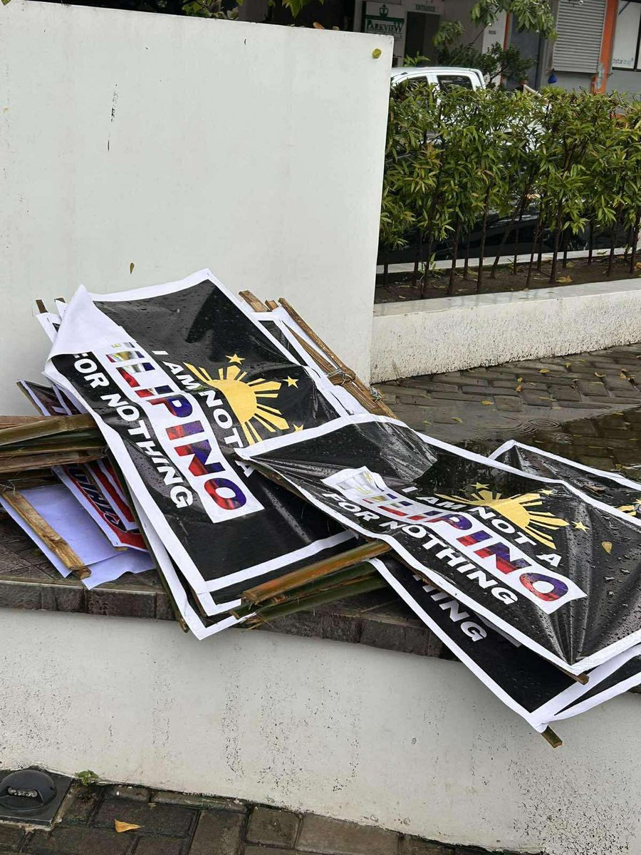 gmanews's tweet photo. TINGNAN: As of 12:30 PM, nagpapatuloy ang ginagawang preparasyon ng mga organizer ng “Free Duterte Now, End Injustice Movement” para sa gagawing kilos-protesta kontra korapsyon mamayang 4 PM sa Ampitheater sa Plaza Divisoria sa Cagayan de Oro City. 

Magsasagawa din ng motorcade sa palibot sa mga pangunahing kalsada sa siyudad ngayong 2 PM. | via James Paolo Yap/GMA Regional TV One Mindanao

Panoorin ang "Protesta ng Bayan," ang special coverage ng GMA Integrated News: https://t.co/UuXDOmxnpP
