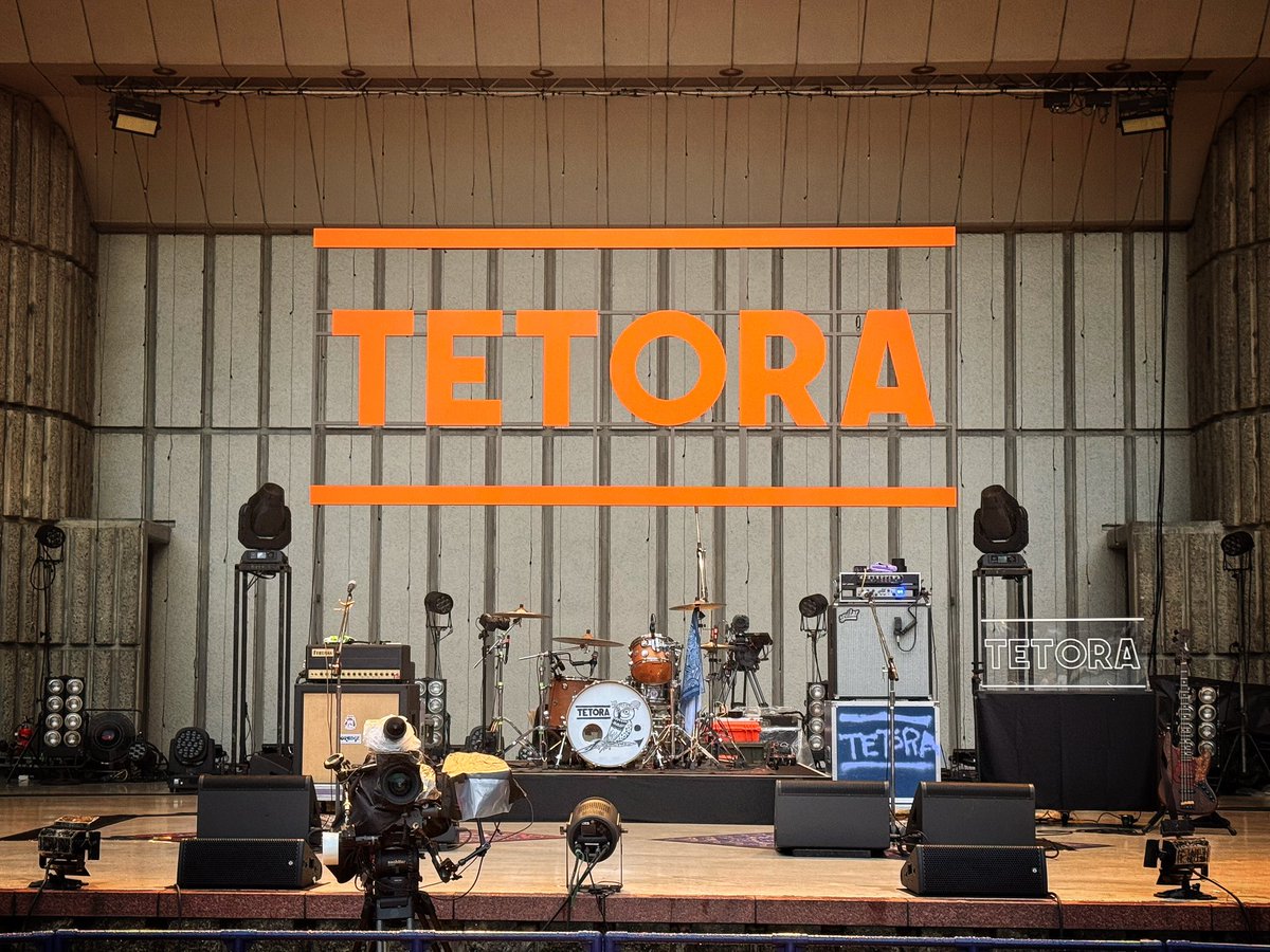sakuran_color's tweet photo. ライブ内容がどうとか
野暮は言わない

最初で最後の野音
武道館大和大学と
TETORAの三大ライブを
体感して

今回は特に
これが野音の音なのかも
Ba.Dr.の音が突き刺さってきた
いつもは
溶け込んだ音のバランス
正直CD音源より
ボクには気持ちよく
善し悪しじゃなく

やっぱり生ライブ

#TETORA
#YAON https://t.co/nQnw4xBrd2