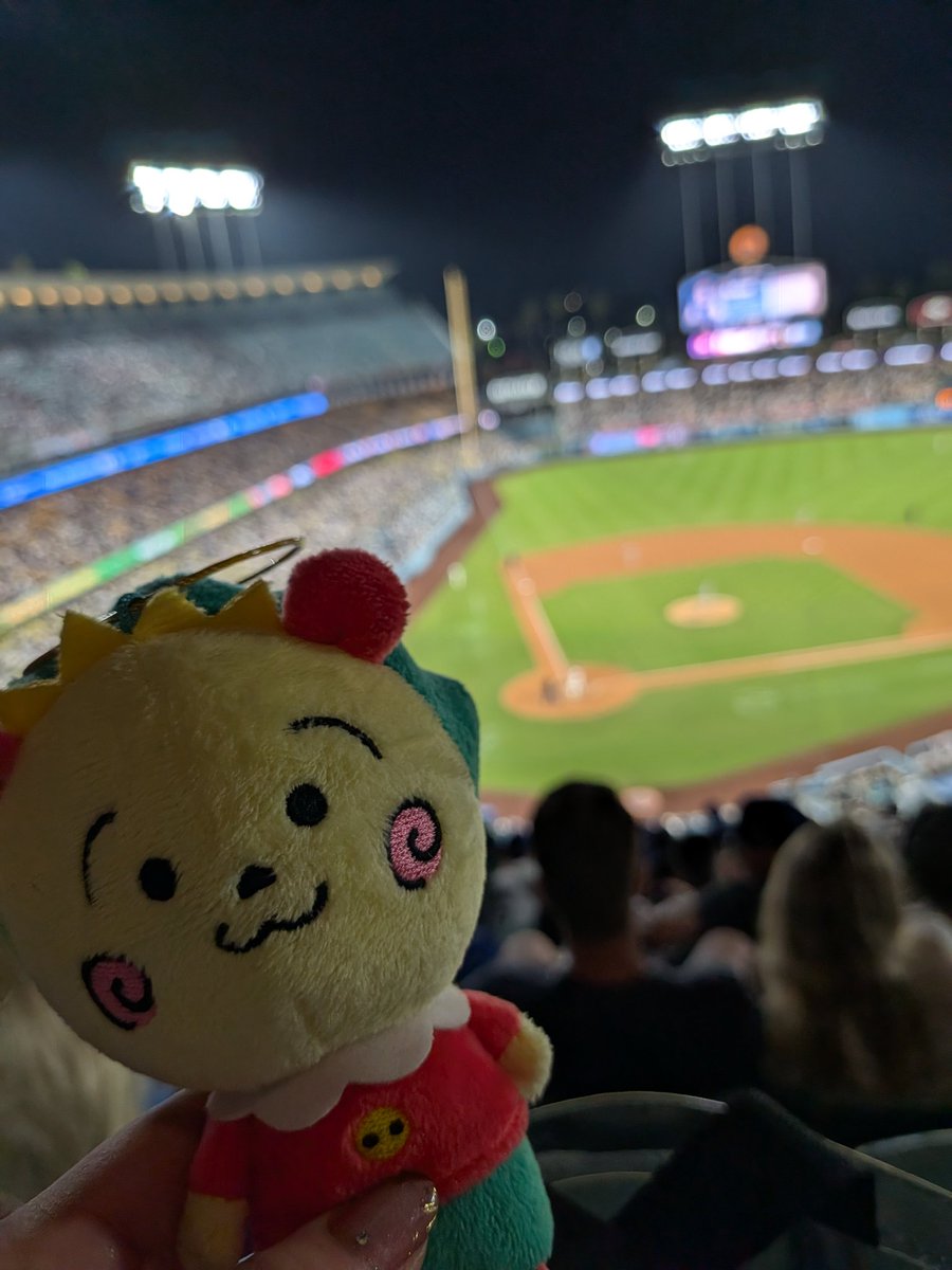 m1a0x's tweet photo. 💖推しを連れてハネムーン中！✈️
LAのドジャーススタジアムで、大谷選手のホームラン、山本選手のナイスピッチング⚾️を生で観ることができました！🏟️
🥰かっこよかったー！✨
やったー！Dodgers万歳！
#大谷ホームラン 
#Dodgers
#コジコジ
#キヨ猫 https://t.co/kxzZR8OkSy