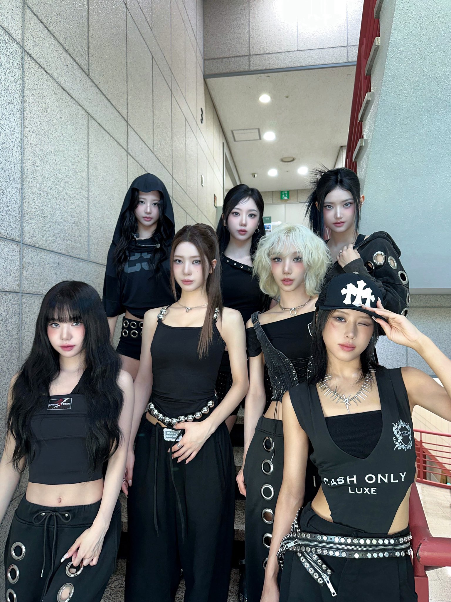 G1WEG_1bQAEm7or?format=jpg&name=large