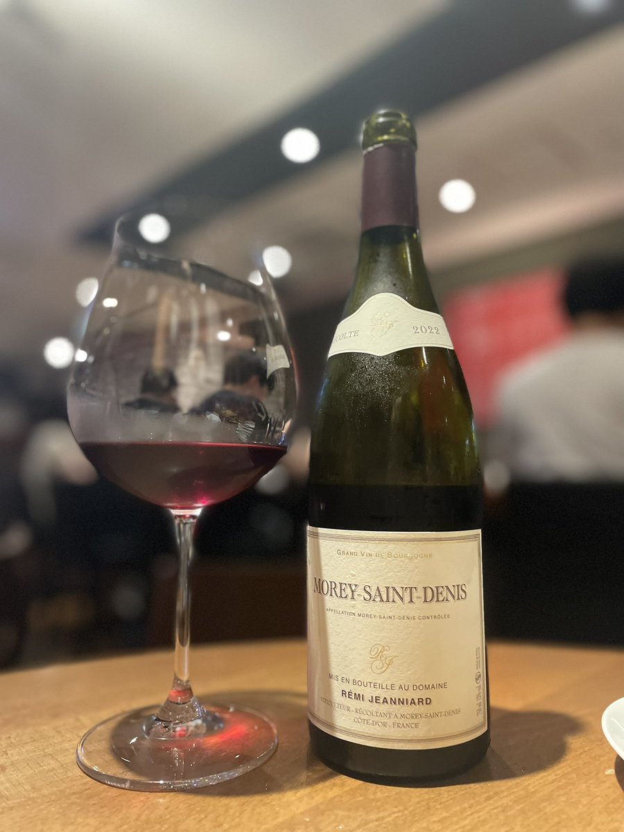 jg1_a's tweet photo. エシェゾー最後の夜
また次のステージを願いMOREY-SAINT DENISで乾杯🍷
寂しい😭 https://t.co/xVwhDu7xaI