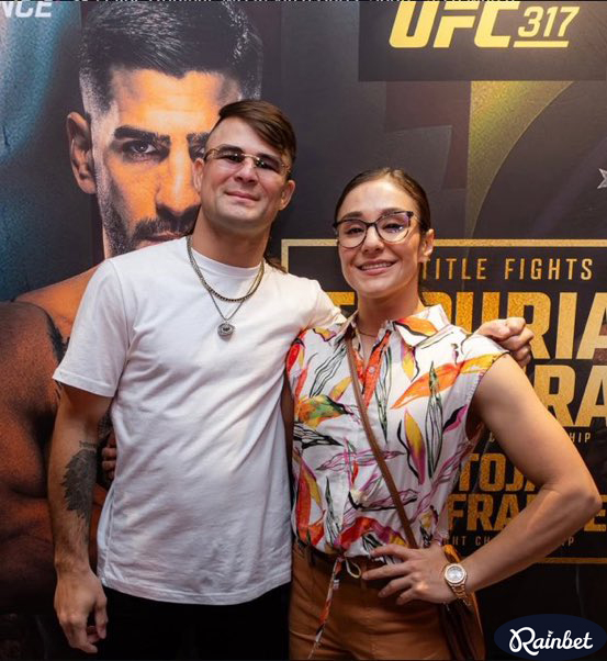 upfrontsport's tweet photo. HOLY SMOKES DIEGO LOPES AND ALEXA GRASSO JUST GOT ENGAGED!!!! https://t.co/hVdwAqscWz