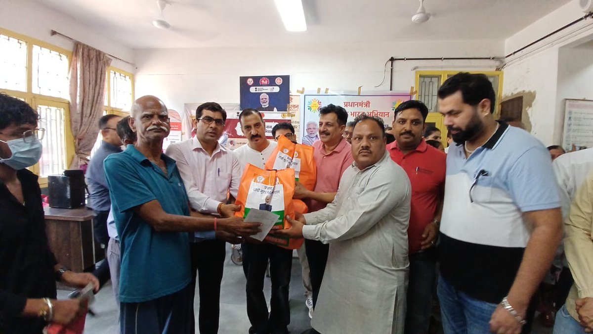 BJP4Chandigarh's tweet image. “सेवा, सुशासन एवं गरीब कल्याण”
प्रधानमंत्री श्री नरेंद्र मोदी जी के 75वें जन्मदिवस उपलक्ष्य में सेवा पखवाड़ा के अंतर्गत भाजपा चंडीगढ़ द्वारा सेक्टर 56 डिस्पेंसरी में टी.बी. मरीजों को प्रोटीन युक्त आहार किट 20 सितंबर 2025 को वितरित की गई।

यह पहल ज़रूरतमंदों के पोषण एवं शीघ्र…