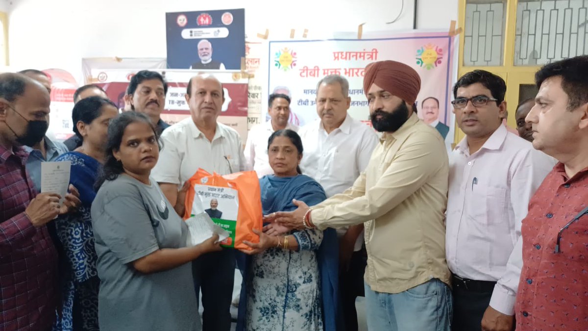 BJP4Chandigarh's tweet image. “सेवा, सुशासन एवं गरीब कल्याण”
प्रधानमंत्री श्री नरेंद्र मोदी जी के 75वें जन्मदिवस उपलक्ष्य में सेवा पखवाड़ा के अंतर्गत भाजपा चंडीगढ़ द्वारा सेक्टर 56 डिस्पेंसरी में टी.बी. मरीजों को प्रोटीन युक्त आहार किट 20 सितंबर 2025 को वितरित की गई।

यह पहल ज़रूरतमंदों के पोषण एवं शीघ्र…