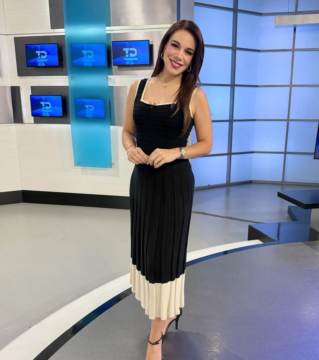 Carloszup's tweet photo. Me entristece mucho tener que despedirme así de mi amiga y compañera Débora Estrella. Una profesional en toda la extensión de la palabra, pero mejor persona, hija, hermana.  

Duele mucho su partida. Abrazo a su familia, amigos y a colegas de Multimedios. 

Descanse en paz. https://t.co/x94nWEvJXS