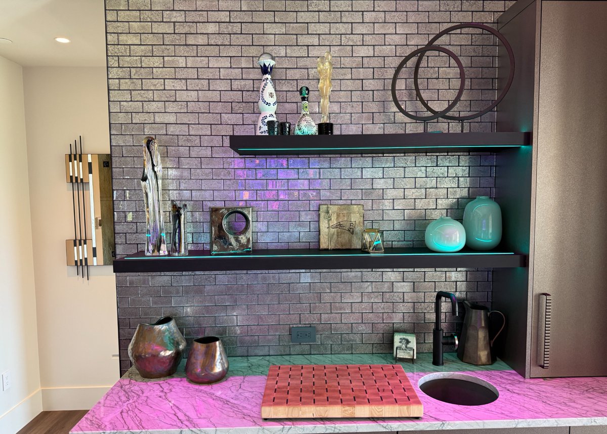 logicav's tweet image. Bringing warmth and character to every space.🔆  Our lighting designer Aaron is fine-tuning Lutron Ketra &amp;amp; Proluxe Lighting, made possible by early planning with the designer, builder, electrician &amp;amp; trim carpenter.

#logicintegration #lightingdesign #lutronketra #proluxelighting