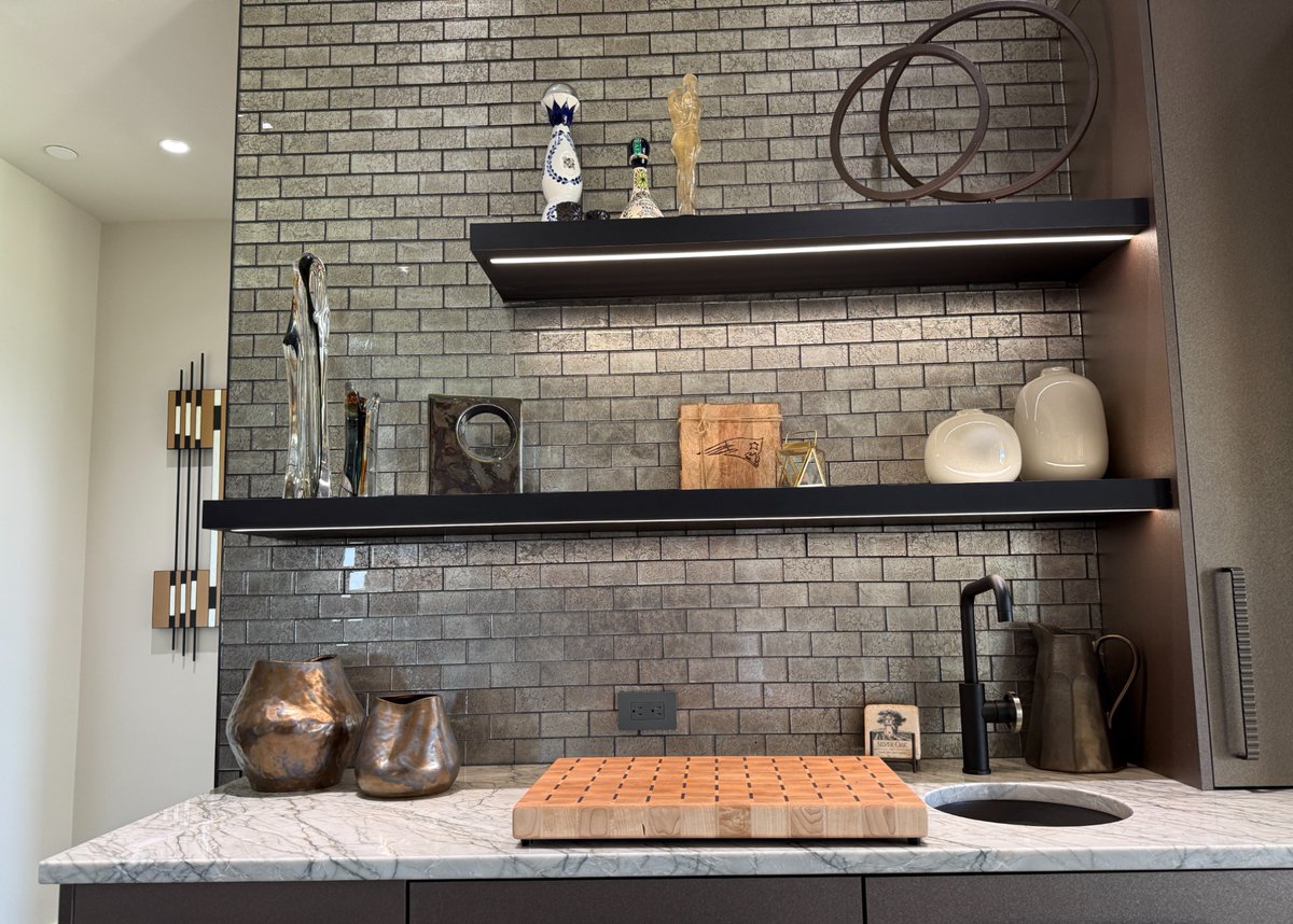 logicav's tweet image. Bringing warmth and character to every space.🔆  Our lighting designer Aaron is fine-tuning Lutron Ketra &amp;amp; Proluxe Lighting, made possible by early planning with the designer, builder, electrician &amp;amp; trim carpenter.

#logicintegration #lightingdesign #lutronketra #proluxelighting