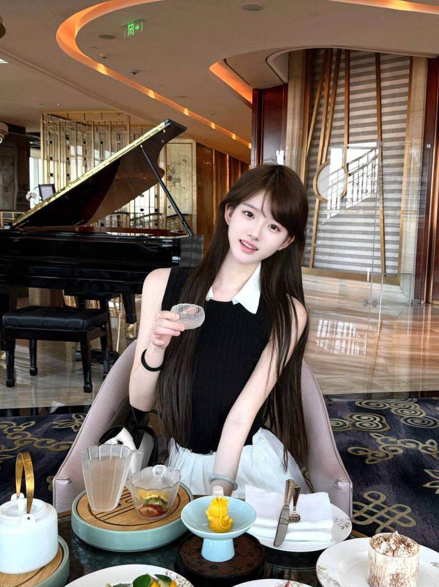 福利姬灵灵全球cos外围经济（全国独家资源）分享的黄推图片3 - 网红私拍内容