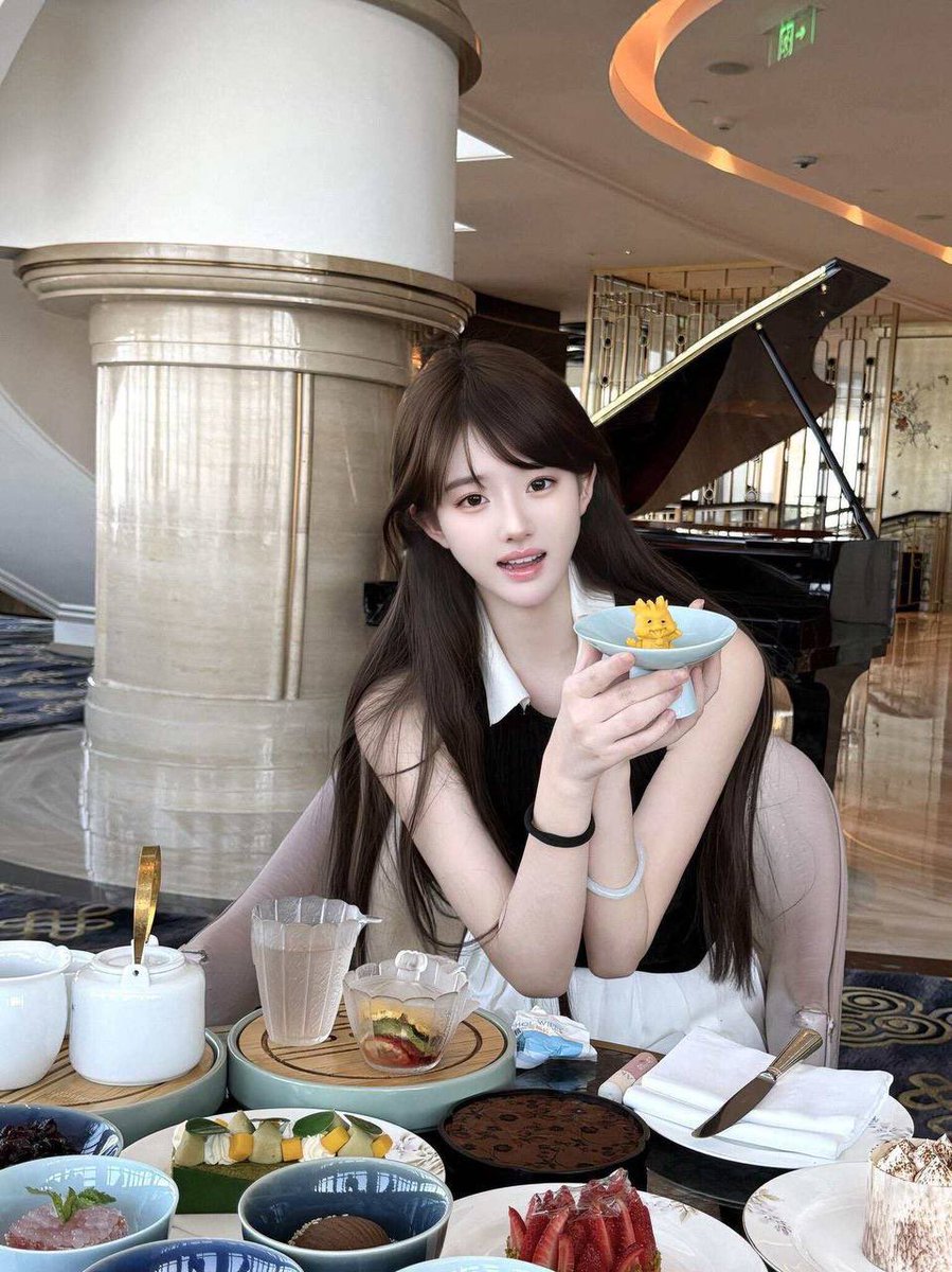 福利姬灵灵全球cos外围经济（全国独家资源）分享的黄推图片2 - 网红私拍内容