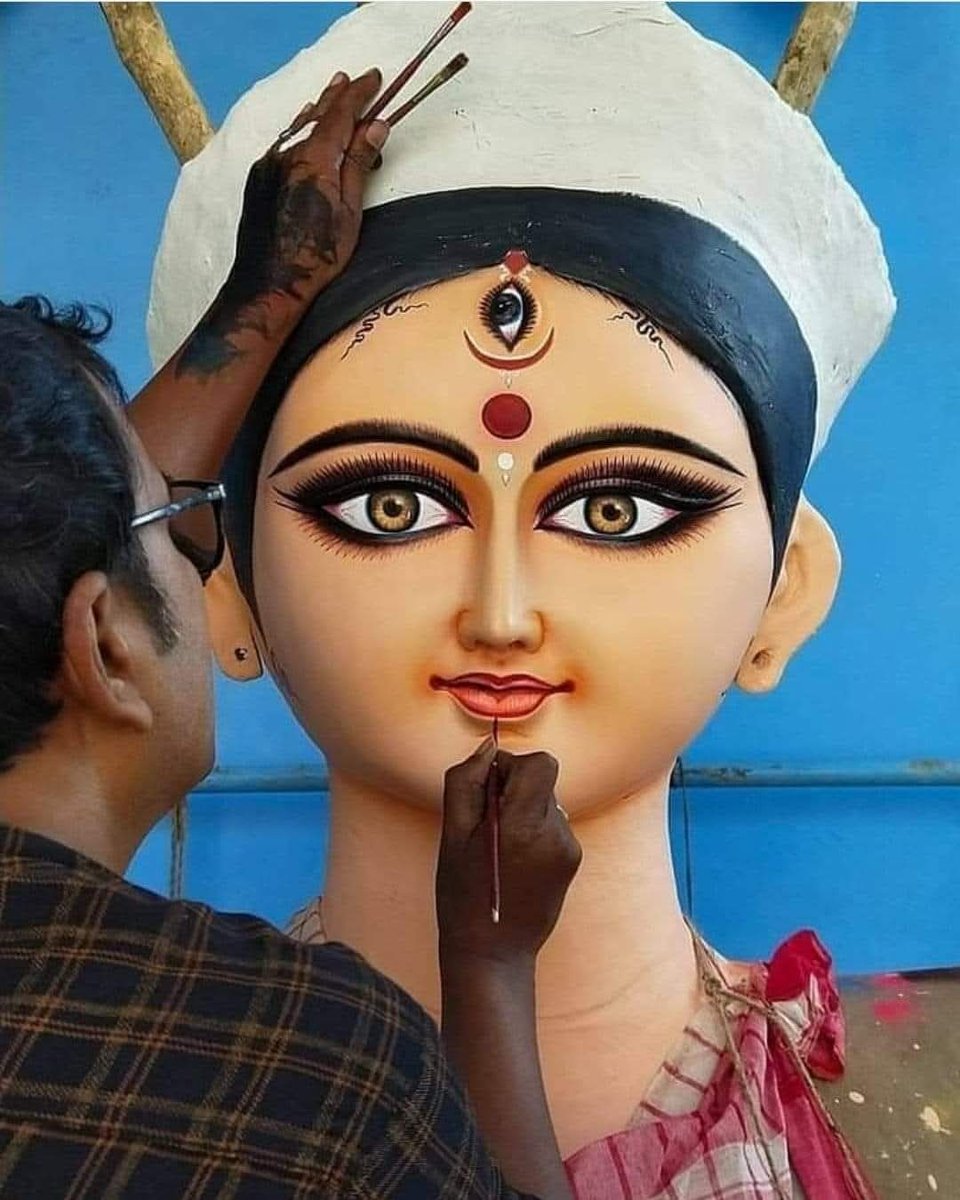 eparitosh's tweet image. #ShubhoMahalaya 🙏

#Mahalaya is celebrated at the end of #PitruPaksha, when #Hindus pay homage to their ancestors.🌺🌺🌺

It is an auspicious occasion when #MaaDurga accompanied by her children descended to her maternal home on Earth from #MountKailash. 🥁🥁

#Mahalaya2025