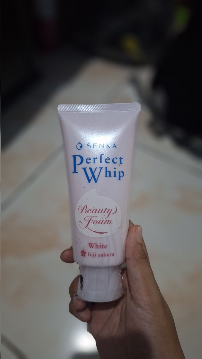 naesy44's tweet photo. Wts senka perfect whip fuji sakura 55k, masih baru masiu segel.
Ada 1 botol lagi juga baru 4x pemakaian ku jual 45k.
Kalo mau dibundle bolee 80k untuk diangkut + nanti aku kasih freebies sunscreen

#wts #zonajajan #zonauang https://t.co/vrnaQsKUGN