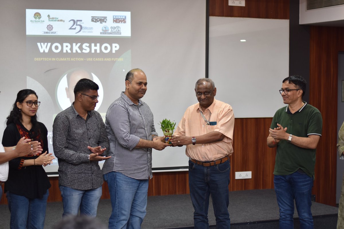 Silicontech_bbs's tweet image. Inspiring workshop on “Deeptech in Climate Action – Use Cases &amp;amp; Future” by Mr. Debadarshan Mohanty (CEO, @GoCarbonPositive) at SiliconTech.

#25YearsOfExcellence #InnovationInTech #SiliconSilver25 #SilverJubilee #25YearsOfExcellence #SiliconUniversity #SiliconTech  #Siliconite