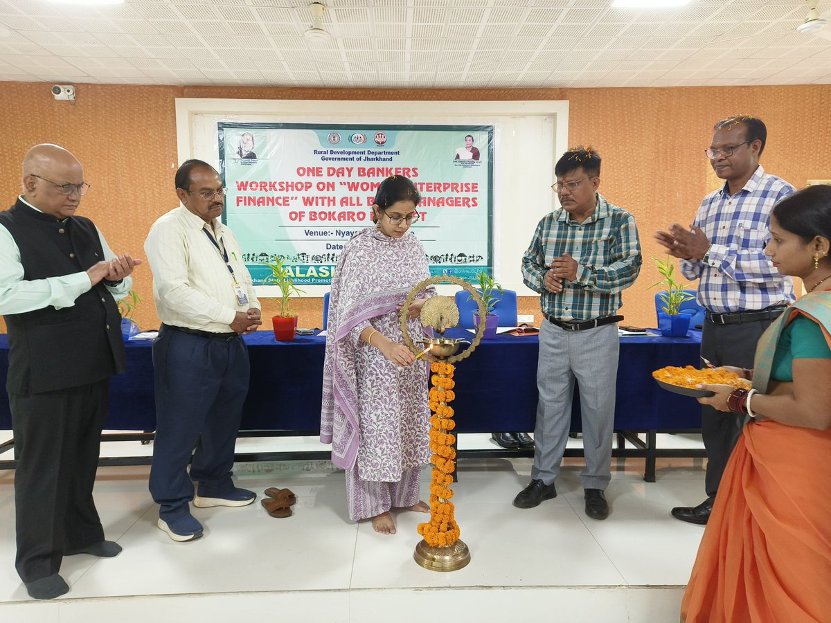 बोकारो जिला में उप विकास आयुक्त की अध्यक्षता में Women Enterprise Finance विषय पर एक दिवसीय #बैंकर्स_कार्यशाला का आयोजन न्याय सदन में किया गया। कार्यशाला की शुरुआत जिला कार्यक्रम प्रबंधक द्वारा इंडिविजुअल विमेन फाइनेंस (मुद्रा) के महत्व और उद्देश्य पर प्रकाश डालते हुए की गई।

उप