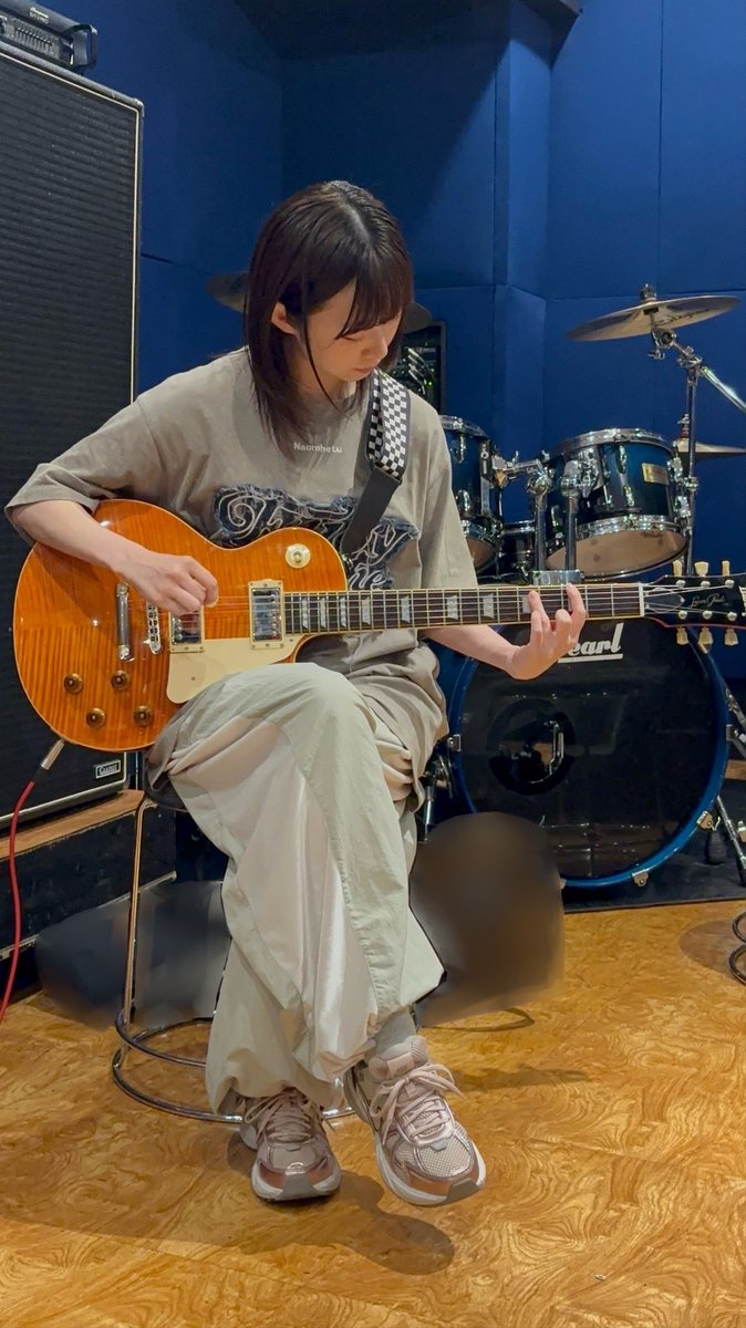 hbr_stage's tweet image. /／
舞台『ヘブンバーンズレッド』
音楽レッスン記録📸
\＼

劇中バンドShe is Legendを
舞台『ヘブンバーンズレッド』出演者で
生歌唱＆生演奏🎶

#蒼井えりか 役 #河内美里 さんのレッスンの様子をお届け🕊️

最終先行(抽選)も絶賛受付中🎫
l-tike.com/st1/hbr_stage_…

#舞台ヘブバン #ヘブバン