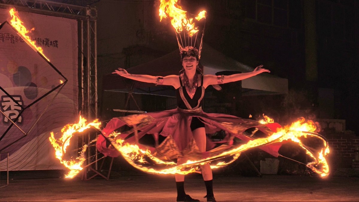 ChiHsuChen's tweet image. 20250920 即將成真火舞團《龍炎鳳舞》| 樸仔腳藝文表演秀 | 嘉義縣雙溪口石碼宮
@comingtrue_firegroup
@heyhey050897 
@marcus_fireart12270 
#lumixg9ii #lumix #firedance #firedancer #火舞 #火舞表演 #即將成真火舞團 #comingtruefiregroup #comingtrue火舞團 #樸仔腳藝文表演秀