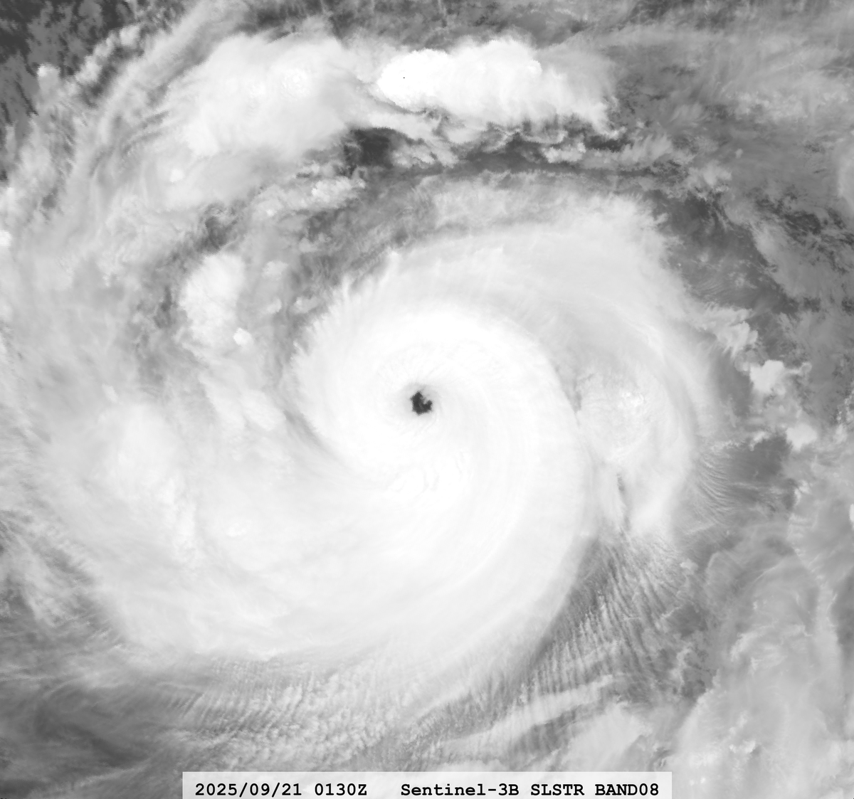 zeb199818's tweet photo. #24W Typhoon #RAGASA
Satellite: #Sentinel3B #SLSTR #OLCI
Channel :
#SLSTR S8 (10.854 µm) 1-km
#OLCI S7 (0.620 µm) 300-m
Time : 2025/09/21 0130Z
Eye Temp : 20.54 °C
Data Source : Copernicus L1B
CPA : ~450 km https://t.co/pRU1pzRQiE
