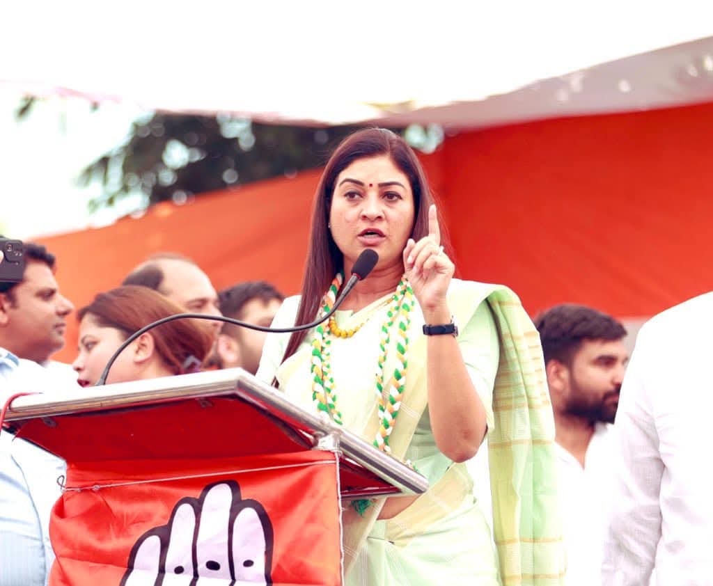 RealAnuragAnand's tweet photo. अखिल भारतीय महिला कांग्रेस की राष्ट्रीय अध्यक्षा, दिल्ली के चांदनी चौक से विधायक रही, प्रखर कांग्रेसी वक्ता और मेरा आदर्श  नेत्री  @LambaAlka  मैम को जन्मदिन की ढेरों शुभकामनाएं एवं बधाई।🙏❤️

 बाबा भोलेनाथ जी से मेरी प्रार्थना है कि आप हमेशा स्वस्थ रहें और आपकी आयु लंबी हो।🥰 https://t.co/TWUbtgH8l7