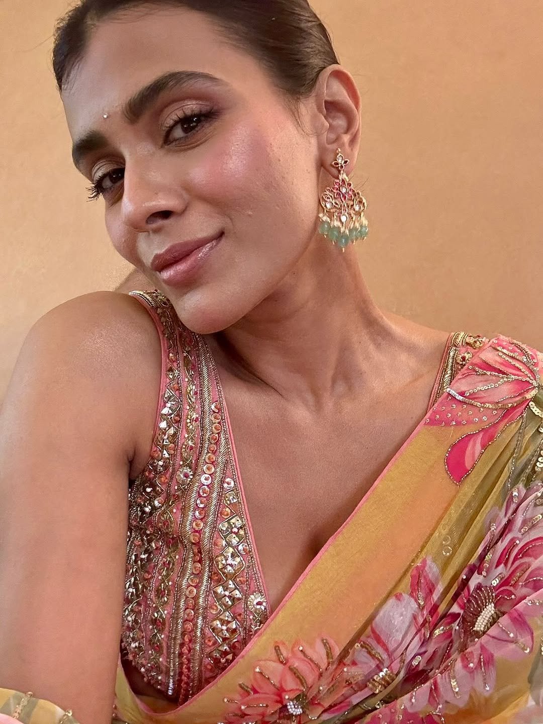 G1WHe3kbQAYejE8?format=jpg&name=large