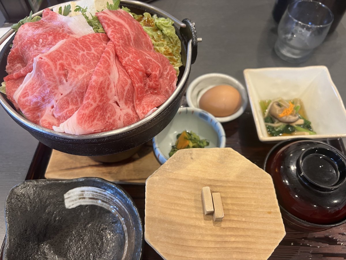 yugauchi's tweet photo. 日本で尋問があると、一時帰国できるのでありがたいです。やはりこの国は美しいですね。一泊二日で米沢の温泉と食を堪能しました。白布の滝湯、小野川の尼湯とも絶品。食も赤湯の龍上海本店と米沢駅前の牛鍋ということで満喫しました。次はまた来月、国賠の尋問で帰ってきます。 https://t.co/EncTdXzCez