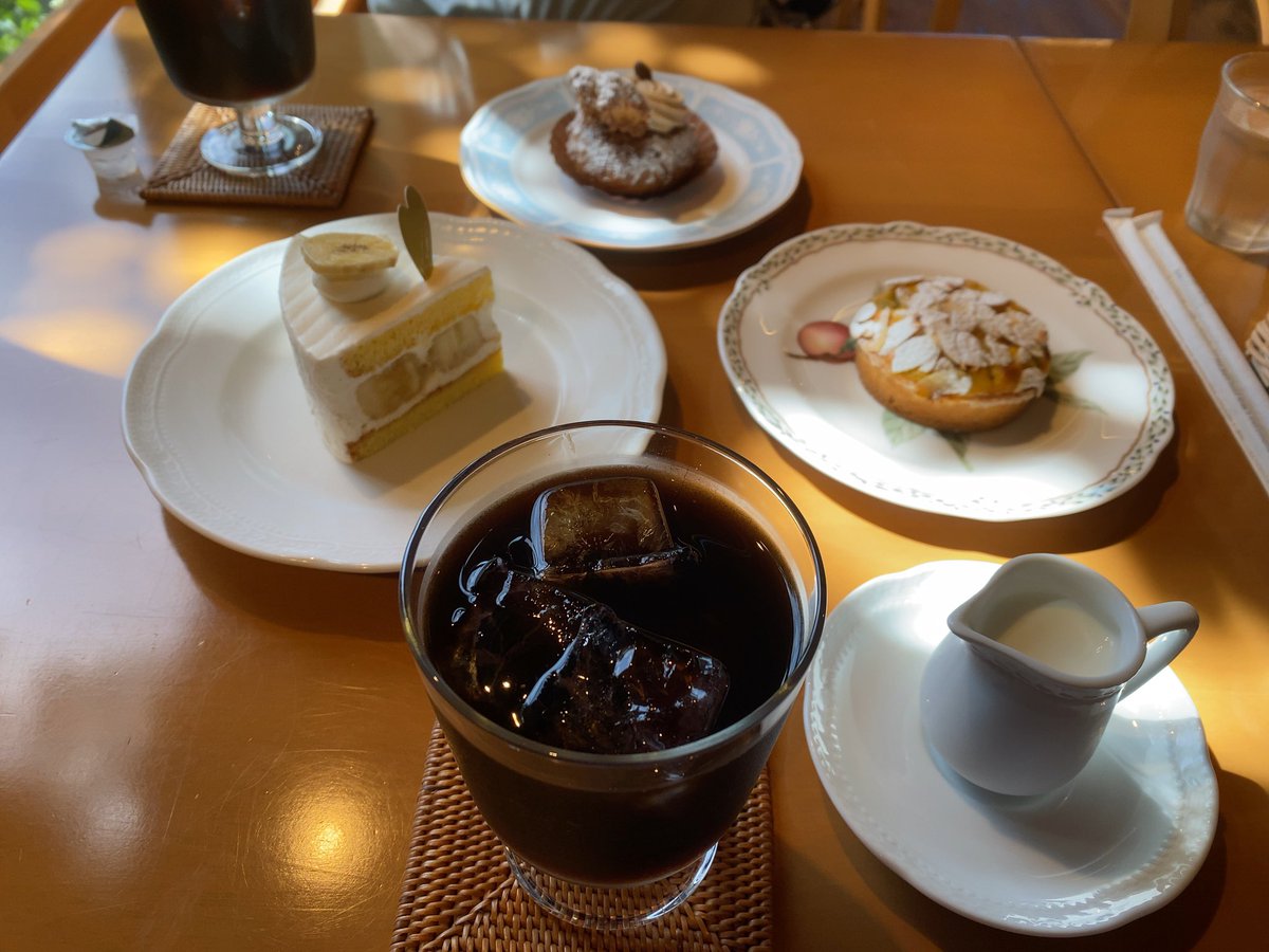 calutospeed's tweet photo. 昨日と本日、CalutoSpeed 26周年記念清里宿泊オフを開催致しました。
清里の宿は伊予ロッジ、食事が美味しくて、
何時もお世話になっ ています。
宿道向かいのケーキ屋さんでケーキを食べ、
清泉寮でジャージー牛ソフトクリームをたべるまでがセットでした😆
毎年開催予定なのでまた来年きます👍 https://t.co/V4jUglRAdp