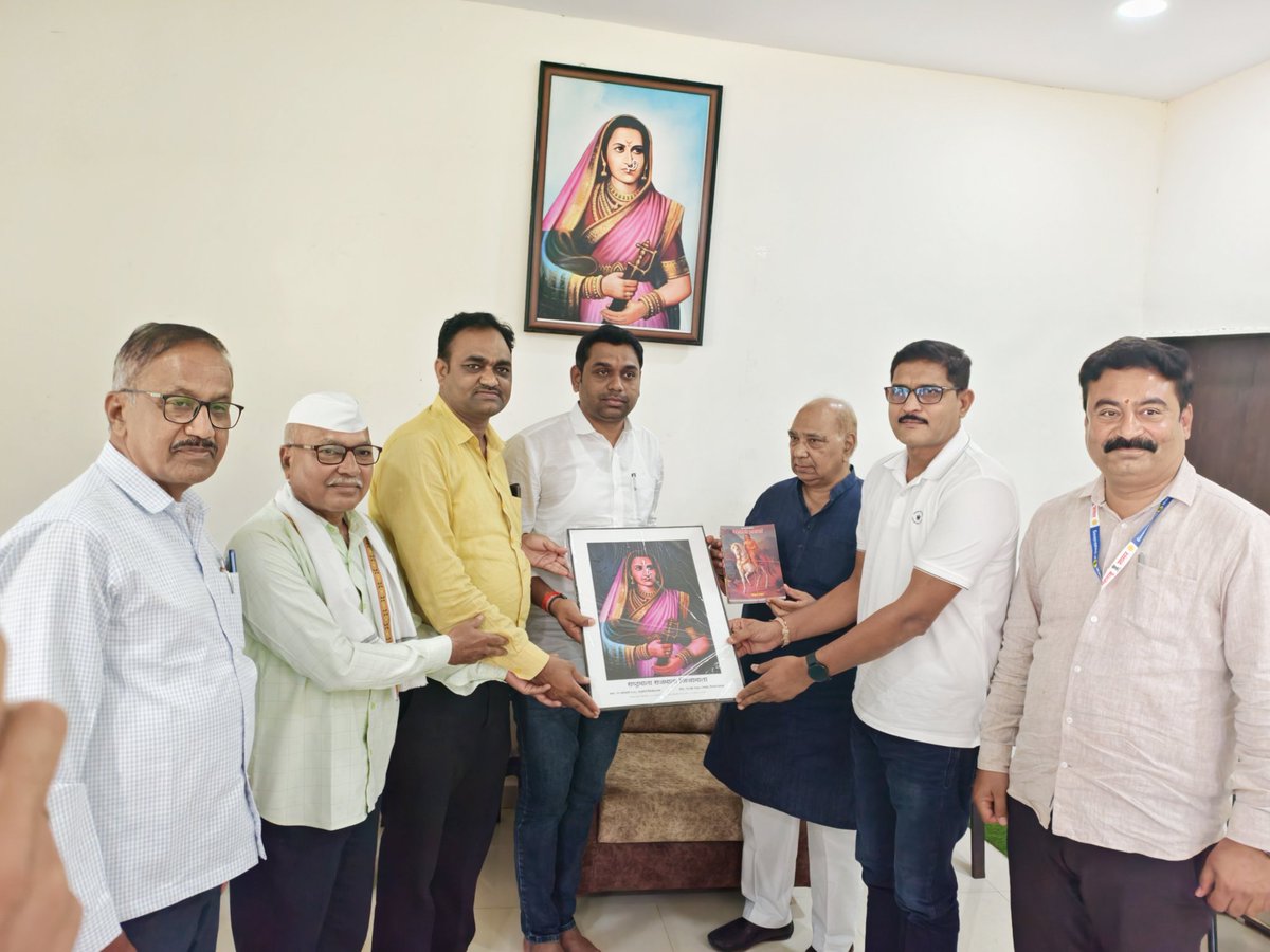 manojkayande's tweet photo. काल जिजाऊ सृष्टी, सिंदखेड राजा येथे मराठा सेवा संघाचे संस्थापक अध्यक्ष पुरुषोत्तमजी खेडेकर साहेब यांची भेट घेऊन मातृतीर्थ सिंदखेडराजा विकास आराखड्याबाबत चर्चा केली तसेच जिजाऊ सृष्टी परिसरातील कामाची पाहणी केली.
#rajmata #jijau #shrusti #sindkhedraja #manojkayande https://t.co/sNRwuqdZMF