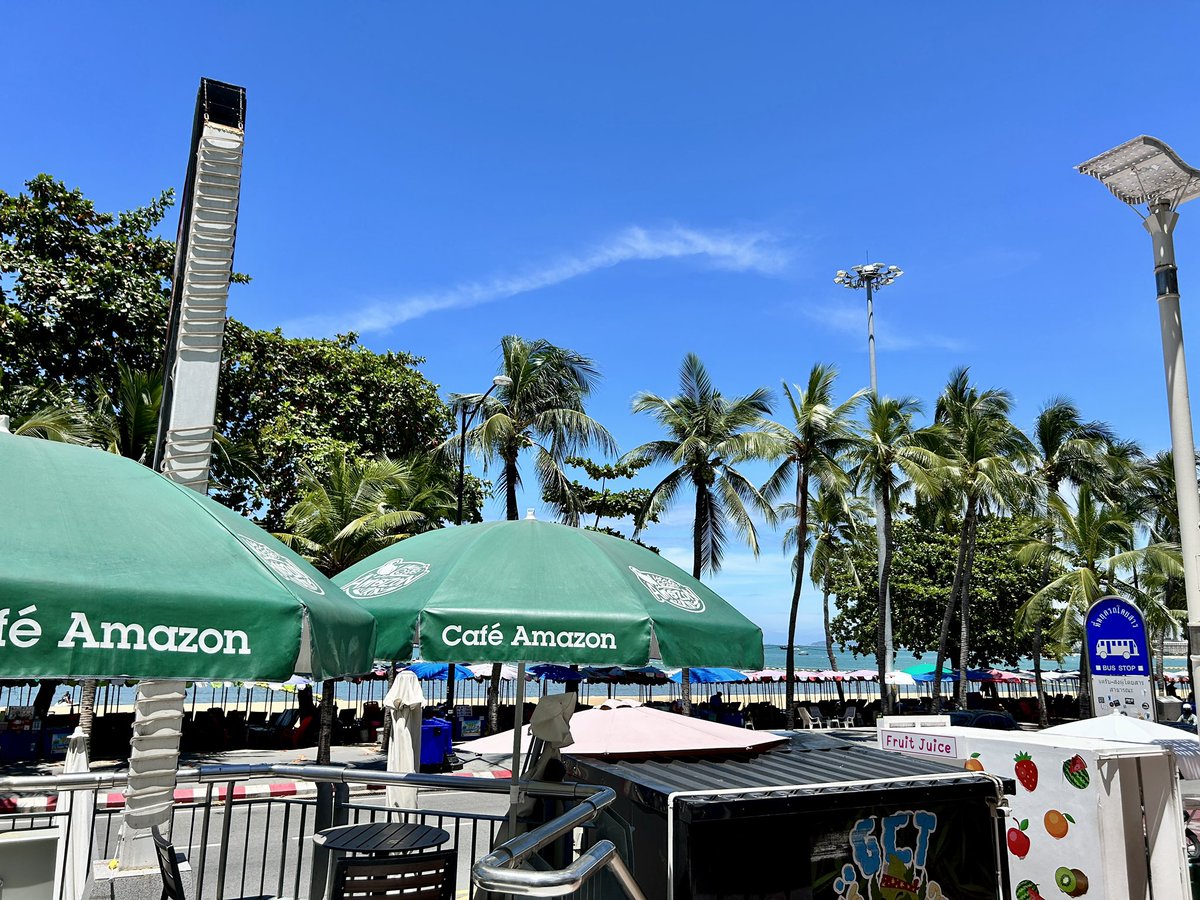 QduzBDGCu9eGXAH's tweet photo. cafe Amazonとビーチ⛱️
パタヤは最高のリゾート😆
#パタヤ
#pattya https://t.co/fHDEMXWQBE