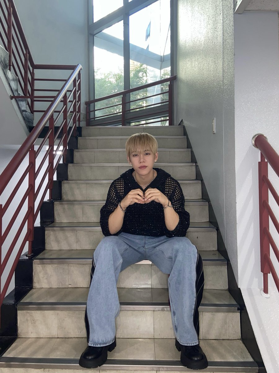 maenter1234's tweet photo. [📸]
2025.09.21
@ SBS #인기가요

아쉬운 막방😥💦
함께 행로해 주신 데이비 감사합니다❣️

#정대현 #JUNGDAEHYUN
#郑大贤 #チョンデヒョン
#행로 #行路 https://t.co/n2JWqlf4Sd