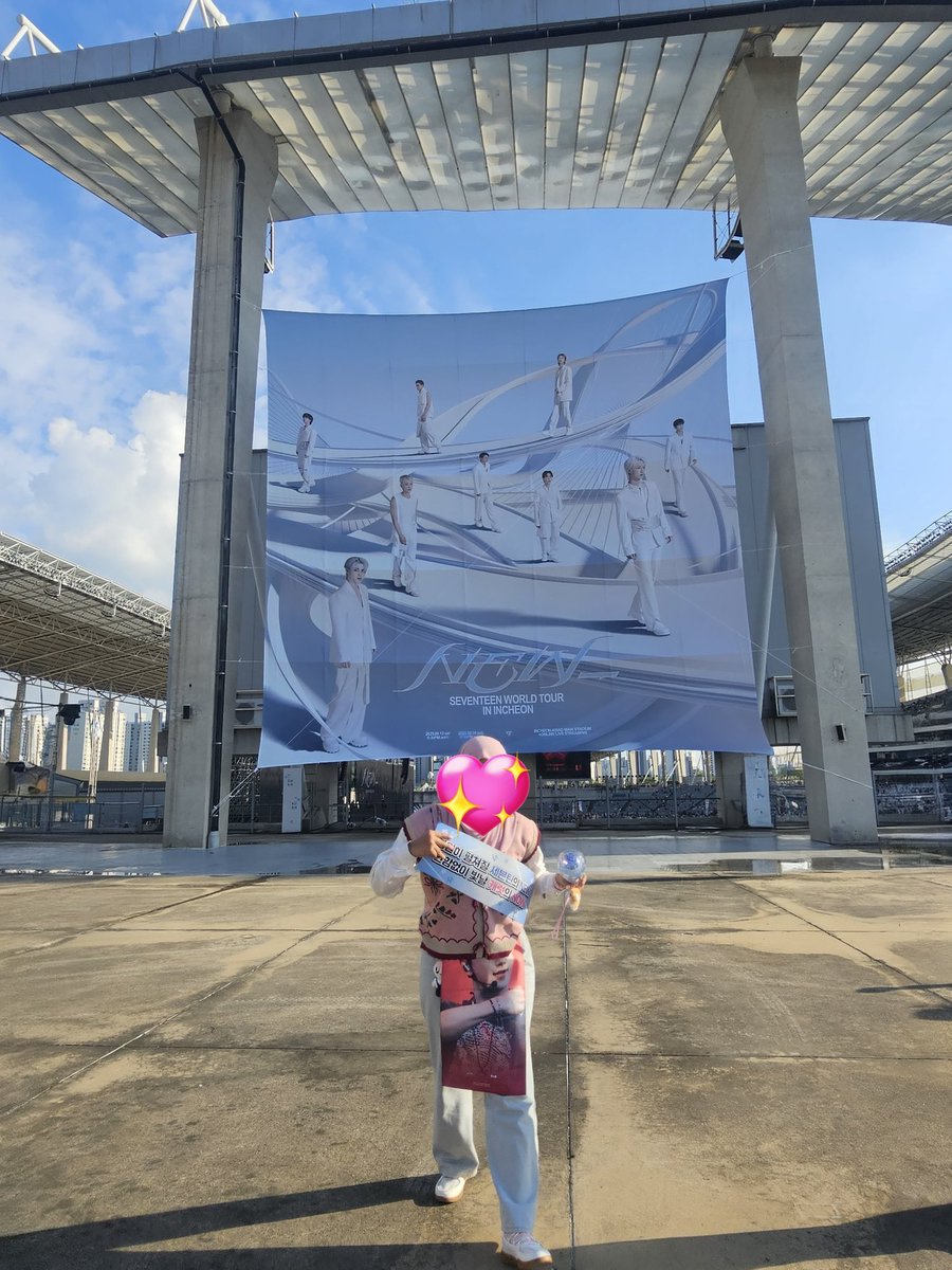 LightVerrer's tweet image. 14/09/2025
⛧°. ⋆Another bucket list checked ⋆. °⛧

#SEVENTEEN #세븐틴 
#SVT_WORLDTOUR #NEW_INCHEON 
#SVT_TOUR_NEW_