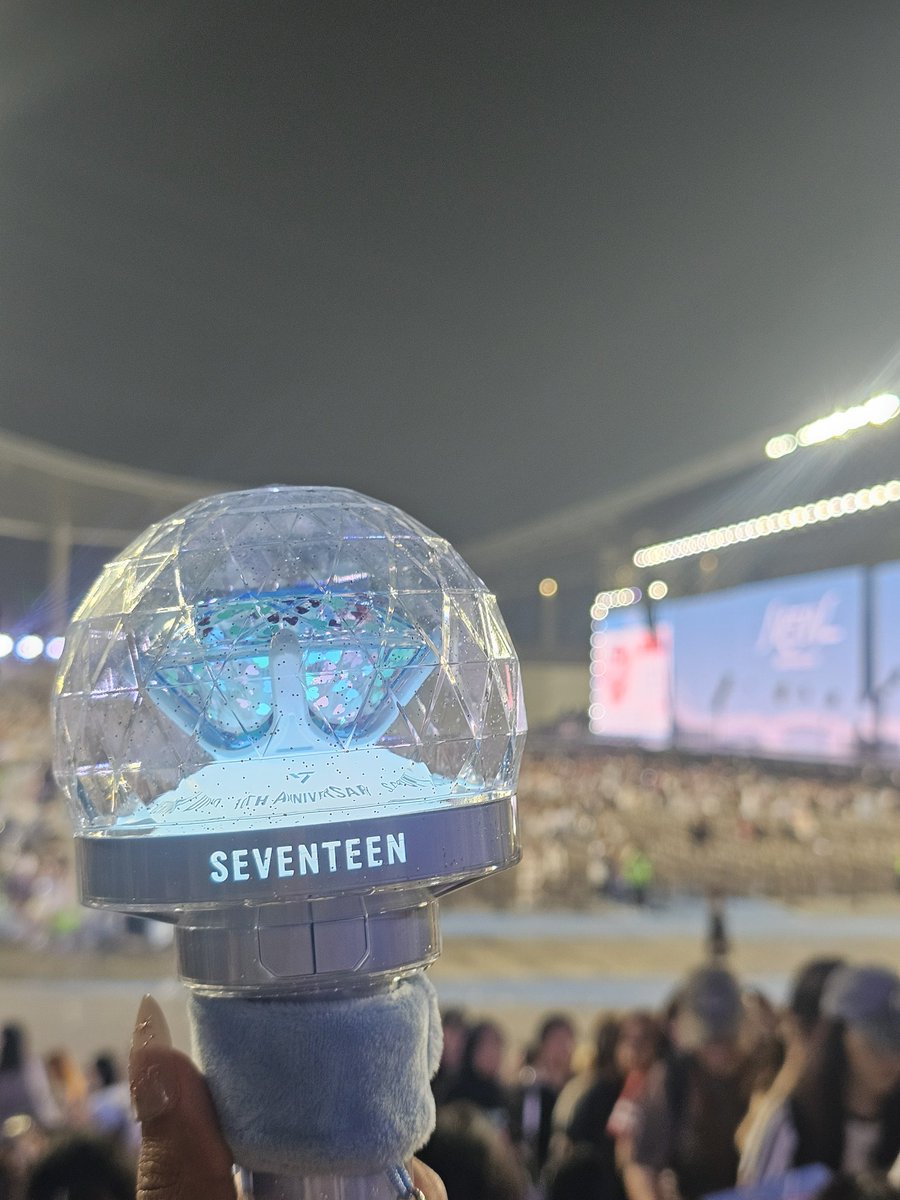 LightVerrer's tweet image. 14/09/2025
⛧°. ⋆Another bucket list checked ⋆. °⛧

#SEVENTEEN #세븐틴 
#SVT_WORLDTOUR #NEW_INCHEON 
#SVT_TOUR_NEW_
