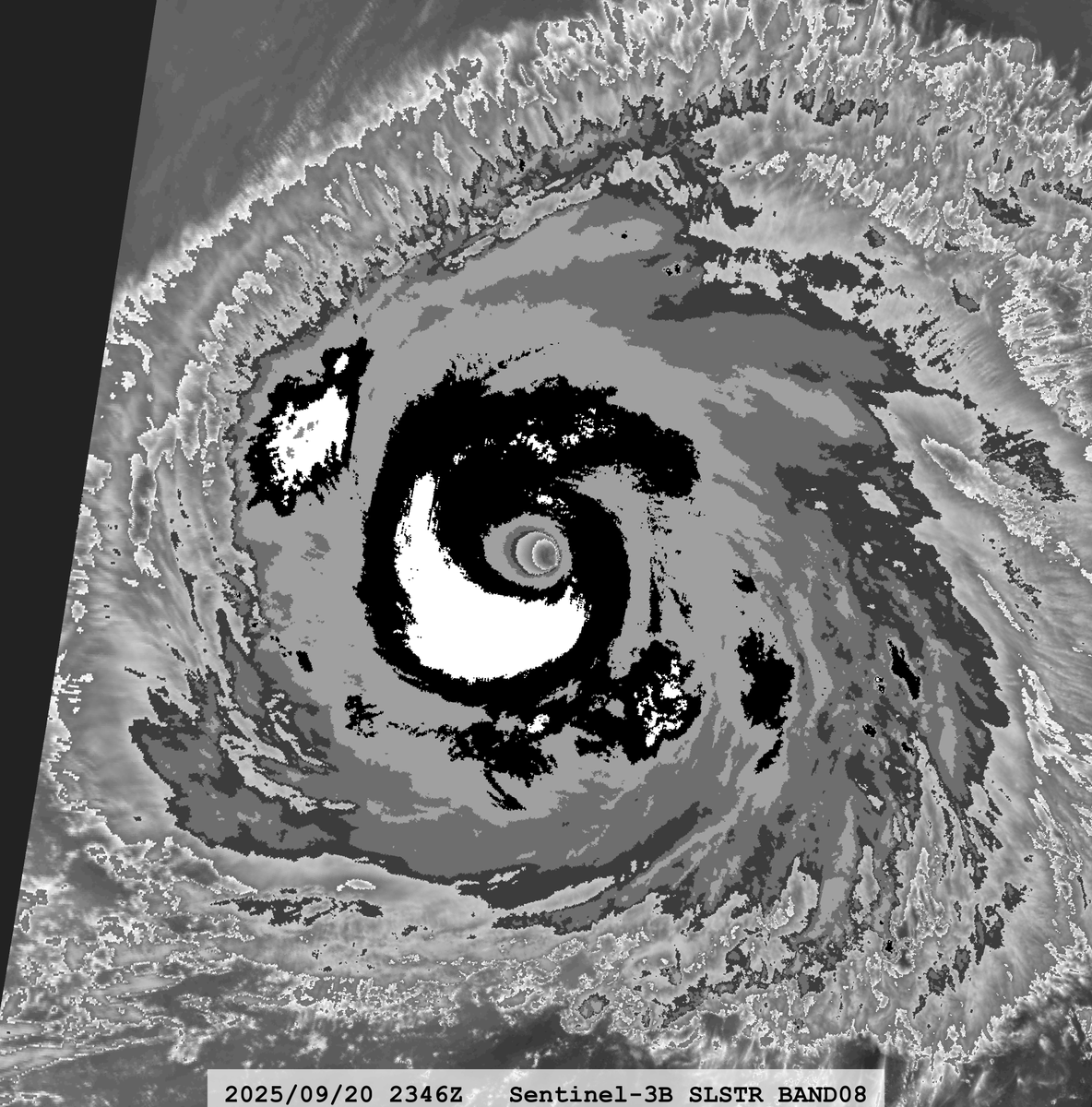 zeb199818's tweet photo. #25W Typhoon #NEOGURI
Satellite: #Sentinel3B #SLSTR #OLCI
Channel :
#SLSTR S8 (10.854 µm) 1-km
#OLCI S7 (0.620 µm) 300-m
Time : 2025/09/20 2347Z
Eye Temp : 21.75 °C
Data Source : Copernicus L1B
CPA : ~510 km https://t.co/n4oH1HSmbC